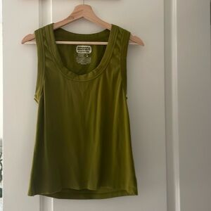 Big Bud Press size Large in olive size Large
